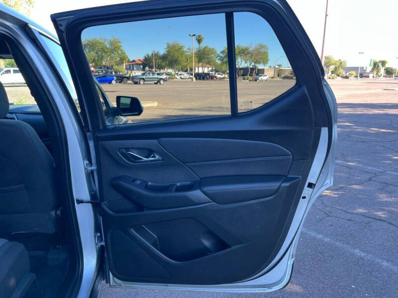 2022 Chevrolet Traverse LT Cloth