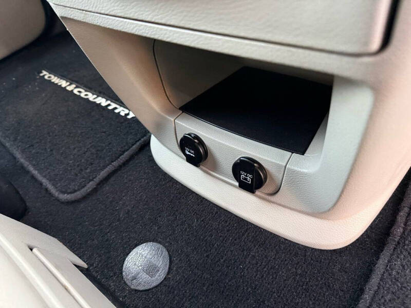 2014 Chrysler Town and Country Touring