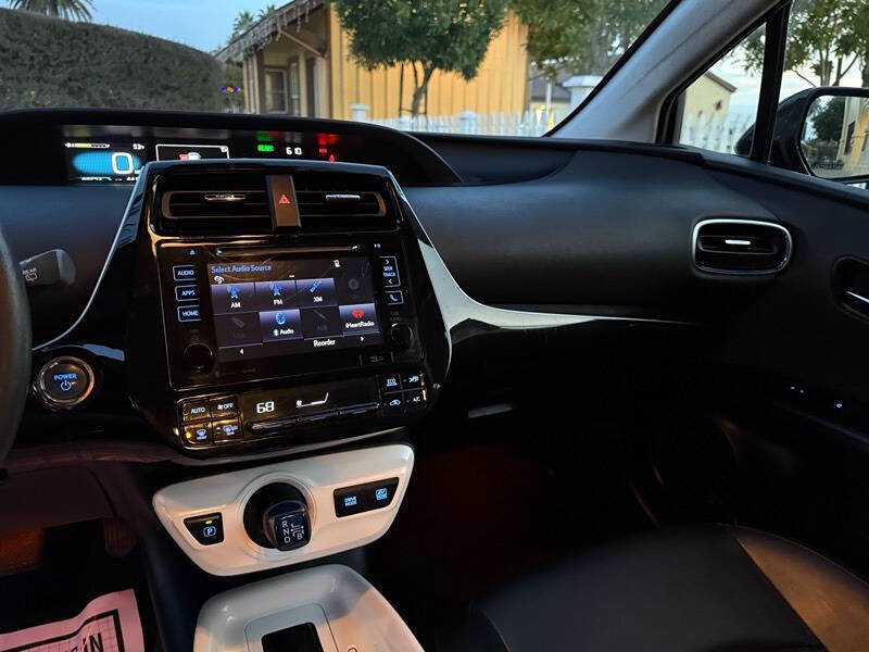 2016 Toyota Prius Three Touring