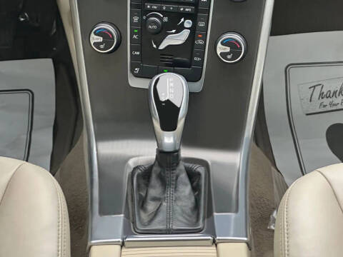 2015 Volvo XC60 T5 Drive-E Premier Plus