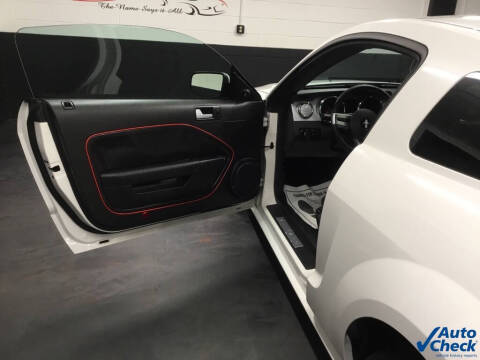 2005 Ford Mustang GT Deluxe