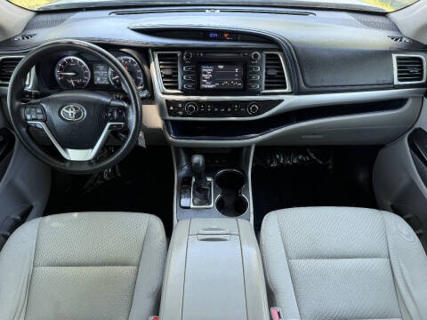 2016 Toyota Highlander LE