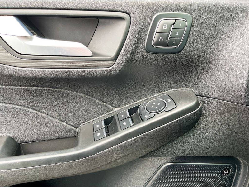 2025 Ford Escape Platinum