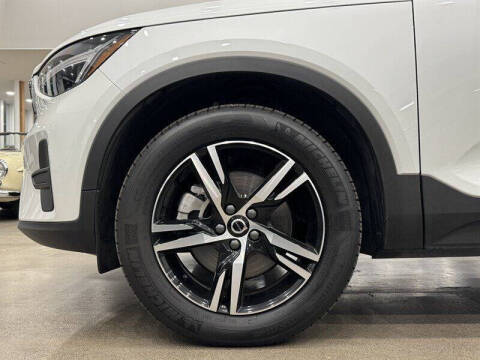 2025 Volvo XC40 B5 Core Bright Theme