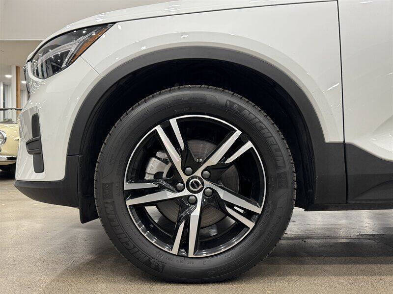 2025 Volvo XC40 B5 Core Bright Theme