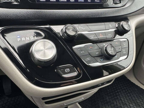2017 Chrysler Pacifica Touring Plus