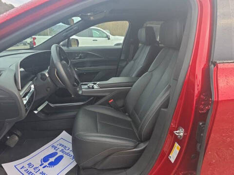 2024 Cadillac LYRIQ Luxury 1