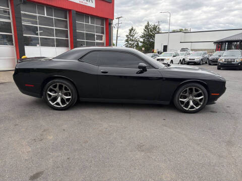 2017 Dodge Challenger SXT Plus