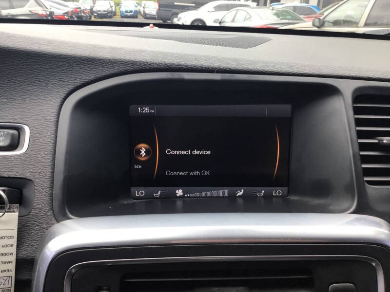 2015 Volvo S60 T6 R-Design Platinum