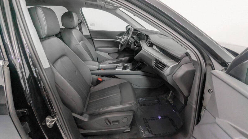 2021 Audi e-tron quattro Premium