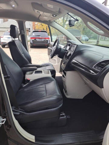 2013 Chrysler Town and Country Touring