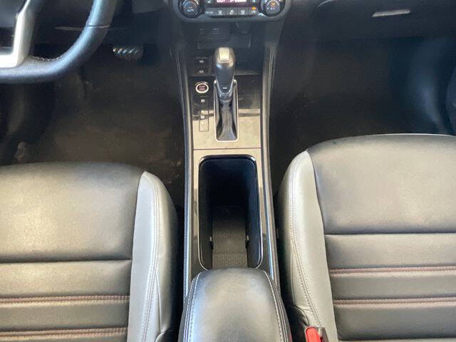 2021 Nissan Kicks SR