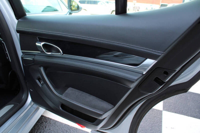 2015 Porsche Panamera GTS