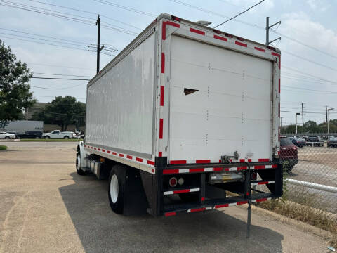 2013 Freightliner M2 106