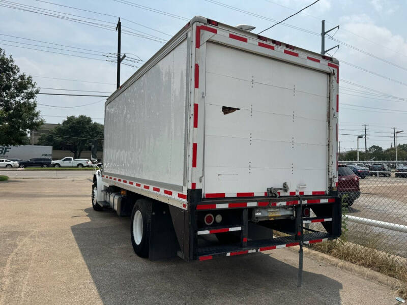2013 Freightliner M2 106