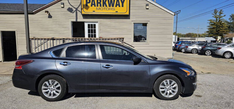 2013 Nissan Altima for sale at Parkway Motors in Springfield IL