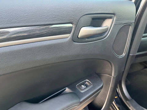 2014 Chrysler 300 C John Varvatos Limited Edition