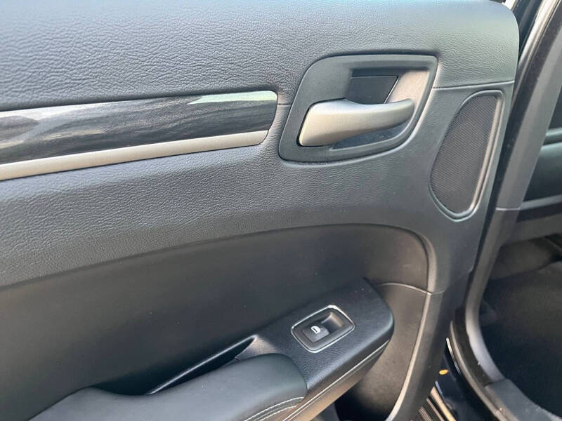 2014 Chrysler 300 C John Varvatos Limited Edition