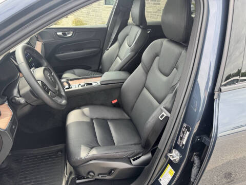 2024 Volvo XC60 B5 Plus Dark Theme