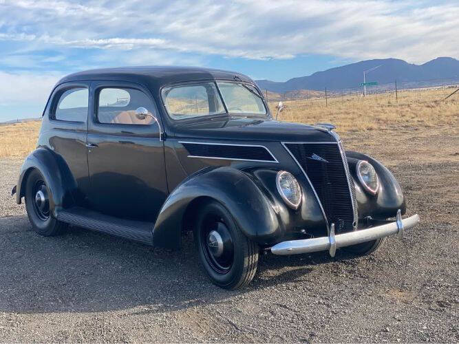 1937 Ford Tudor