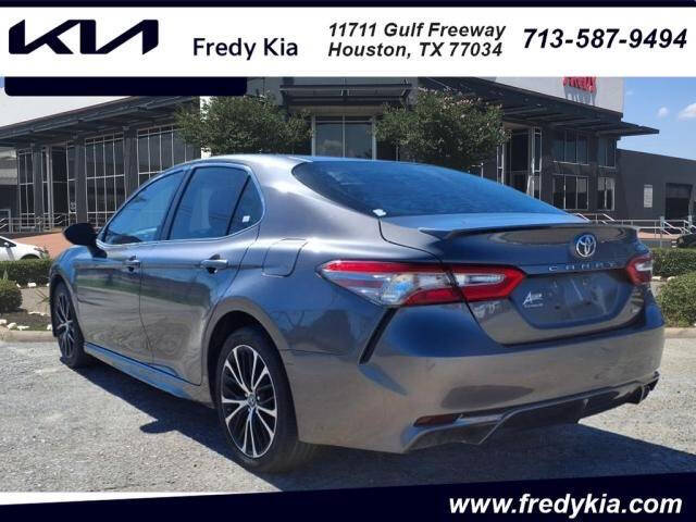 Used 2018 Toyota Camry SE with VIN 4T1B11HKXJU048578 for sale in Houston, TX