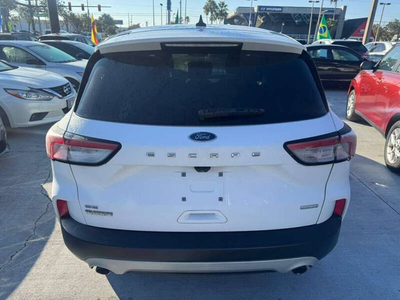 2020 Ford Escape SE