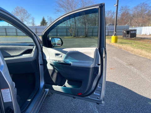 2017 Toyota Sienna LE 8-Passenger