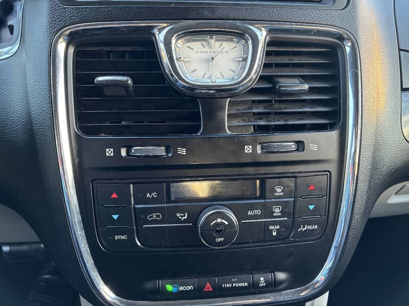 2016 Chrysler Town and Country Touring