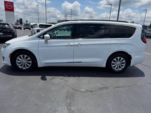 2017 Chrysler Pacifica Touring Plus