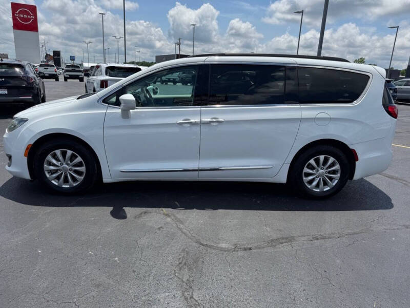 2017 Chrysler Pacifica Touring Plus