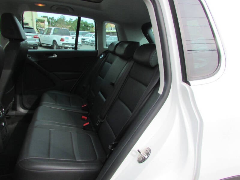 2011 Volkswagen Tiguan SE photo 22