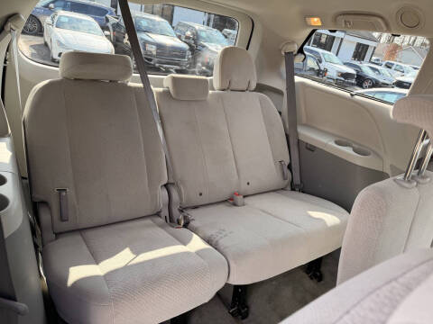 2014 Toyota Sienna LE 8-Passenger