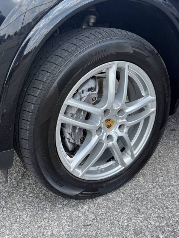 2017 Porsche Cayenne Platinum Edition