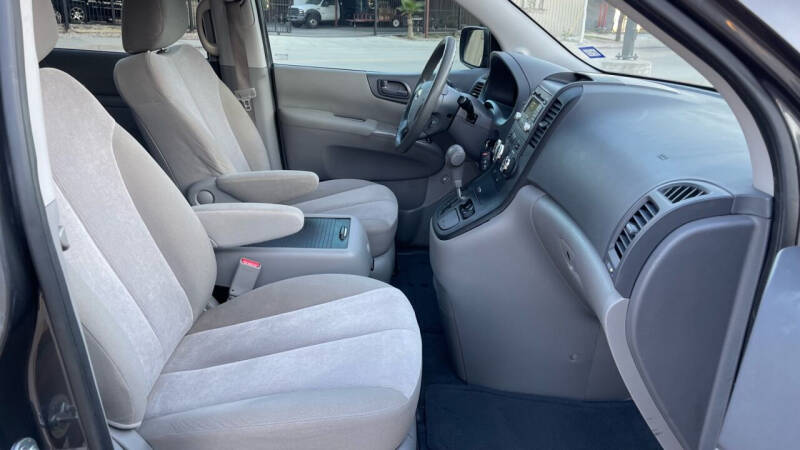 2014 Kia Sedona LX photo 14