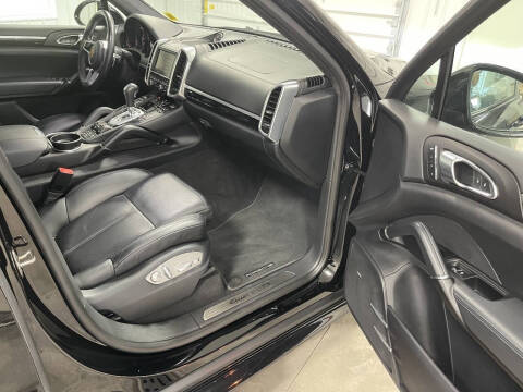 2016 Porsche Cayenne GTS