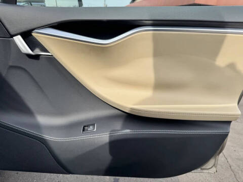 2015 Tesla Model S 70D
