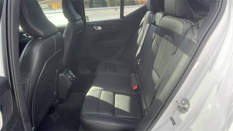 2025 Volvo XC40 B5 Plus Bright Theme