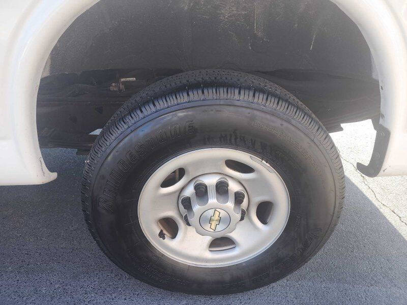 2023 Chevrolet Express 2500