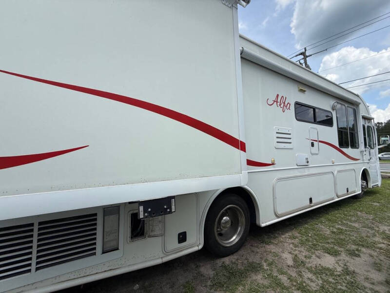 2005 Freightliner XCS Chassis