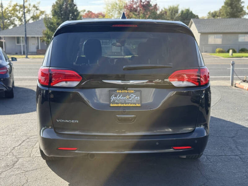 2022 Chrysler Voyager LX