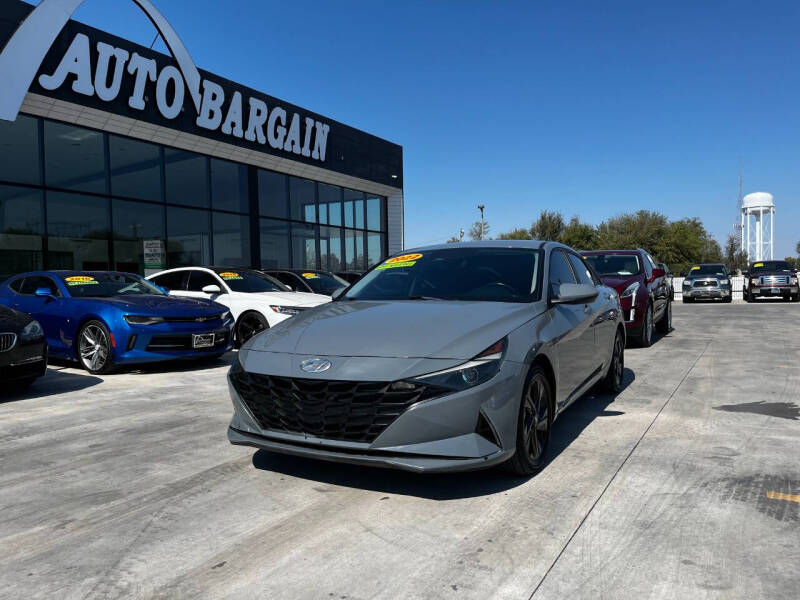 2022 Hyundai Elantra SEL's photo