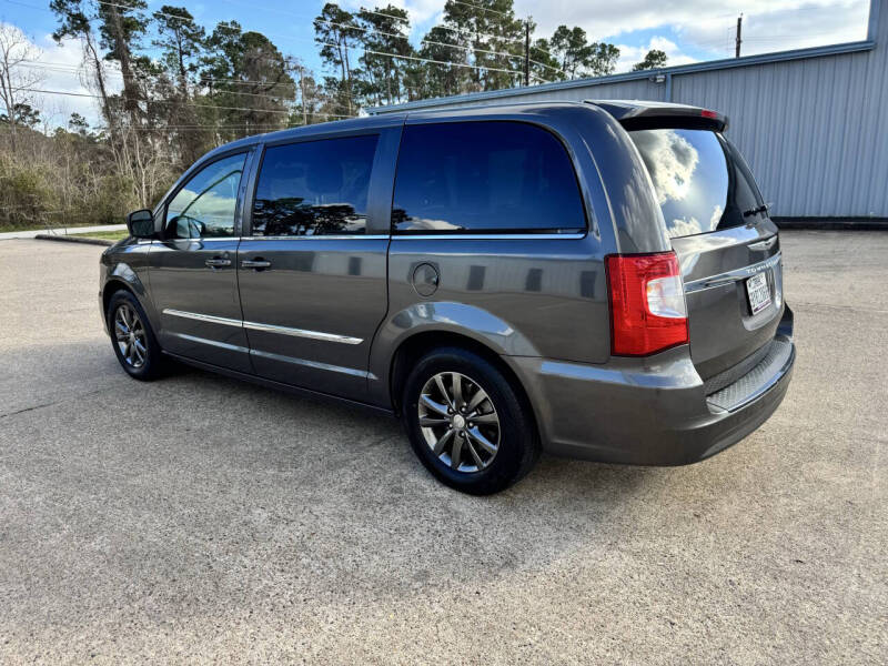 2015 Chrysler Town and Country S