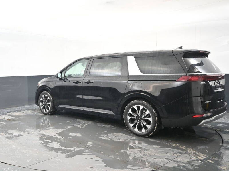 2024 Kia Carnival EX