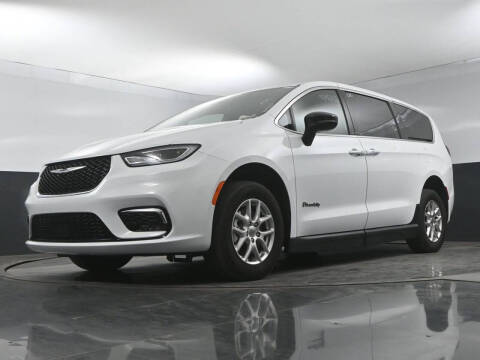 2024 Chrysler Pacifica Touring