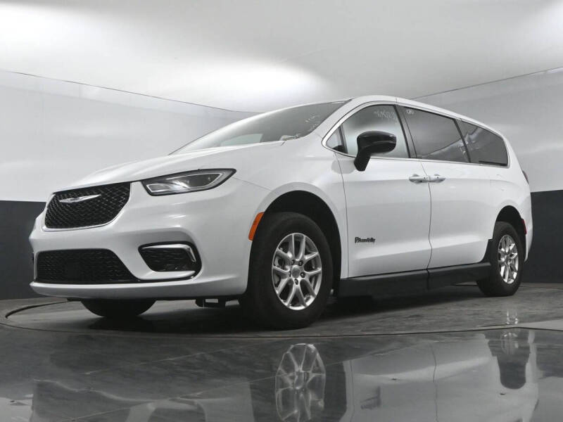 2024 Chrysler Pacifica Touring