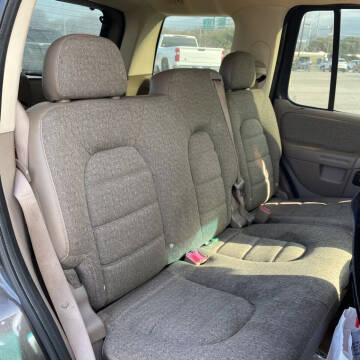 2005 Ford Explorer XLS