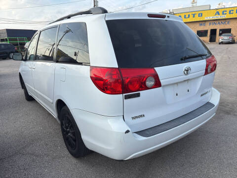 2009 Toyota Sienna LE 7-Passenger