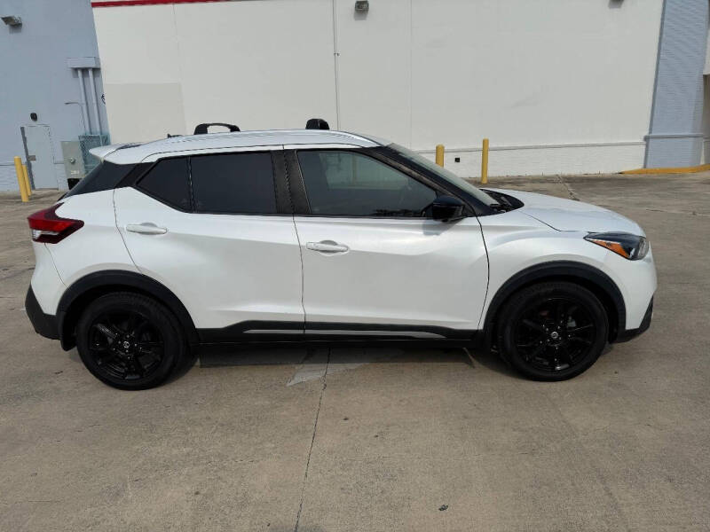 2020 Nissan Kicks SR
