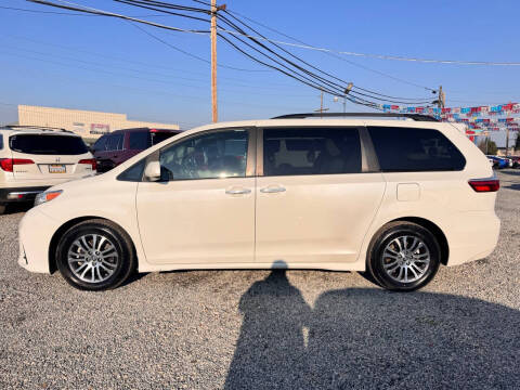 2018 Toyota Sienna XLE 7-Passenger Auto Access Seat