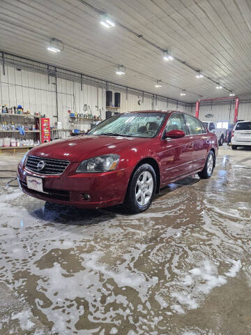 2005 Nissan Altima for sale at WESTSIDE GARAGE LLC in Keokuk IA